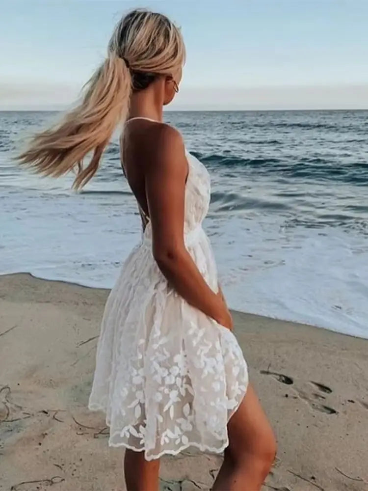 Robe mini blanche dos nu à bretelles croisées